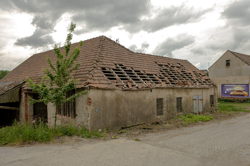 Verfallenes Bauernhaus im Waldviertel