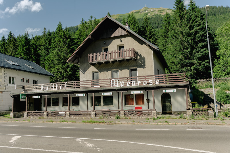 Geschloßenes Gasthaus in der Steiermark.