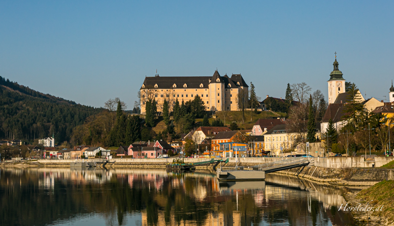 Das Schloß Greinburg bei der Donau.