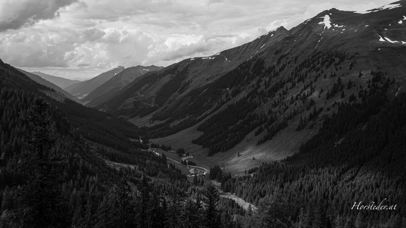 Ins Tal schauen am Sölkpass.